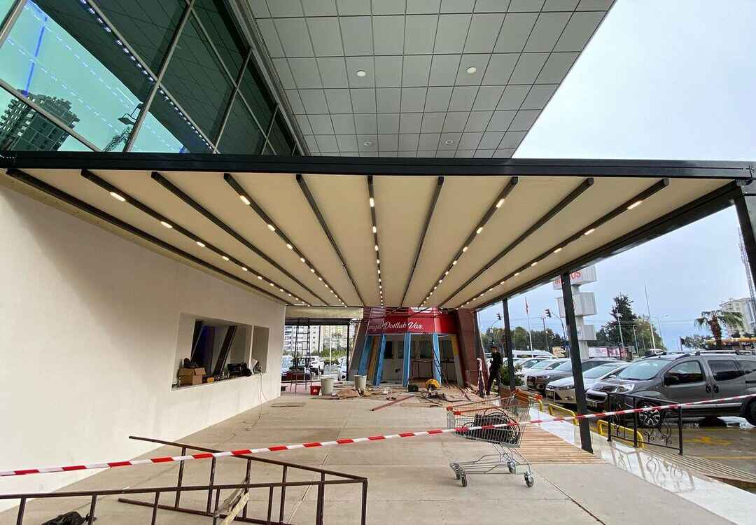 Retractable Roof